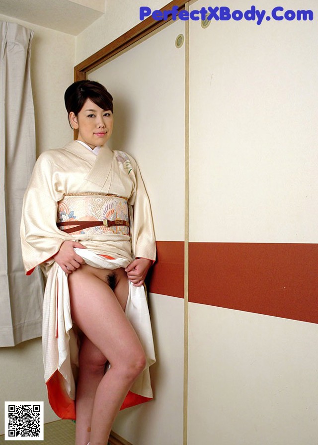 Maki Kashiwagi - Pussypic Two Noys No.c73187